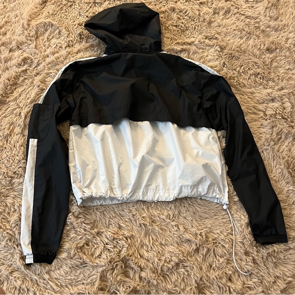 Nike Women's XS Black and White Windbreaker Jacket - Picture 8 of 8